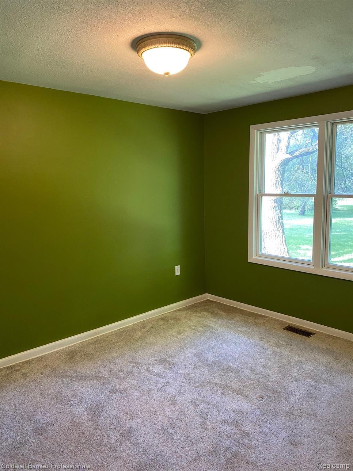 11645 Lansing Road Durand, MI 48429 - Photo 10 of 17 10 11645 bedroom.jpg
