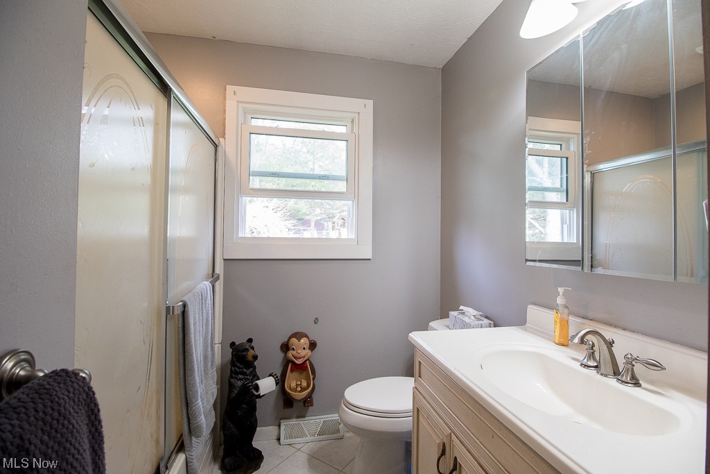 10251 Auburn Road Chardon, OH 44024 - Photo 8 of 23 Main Bathroom