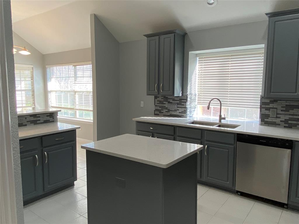 429 Crestview Point Drive Lewisville, TX 75067 - Photo 5 of 16