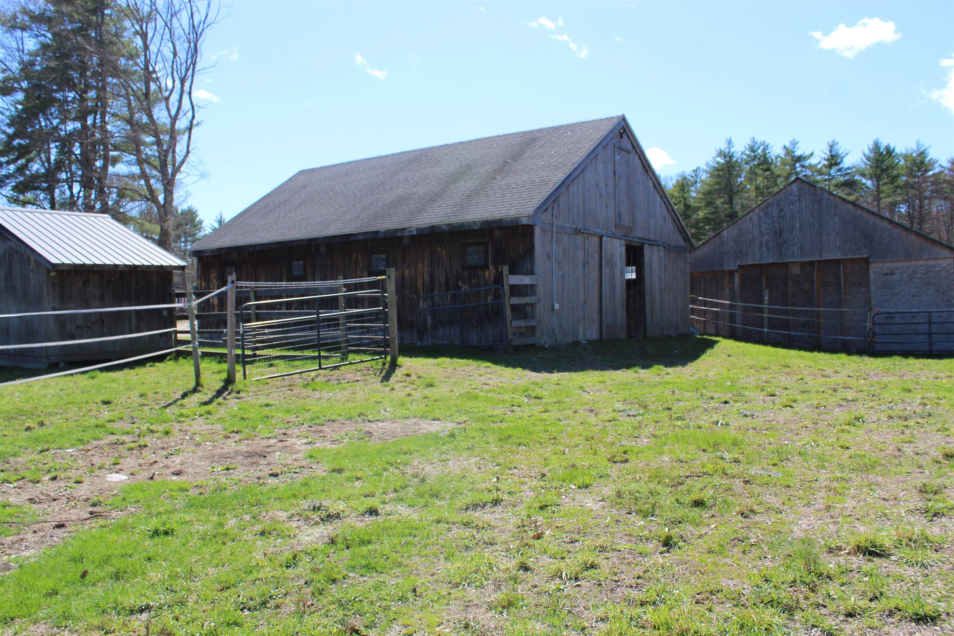 260 Bennington Road Hancock, NH 03449 - Photo 5 of 26