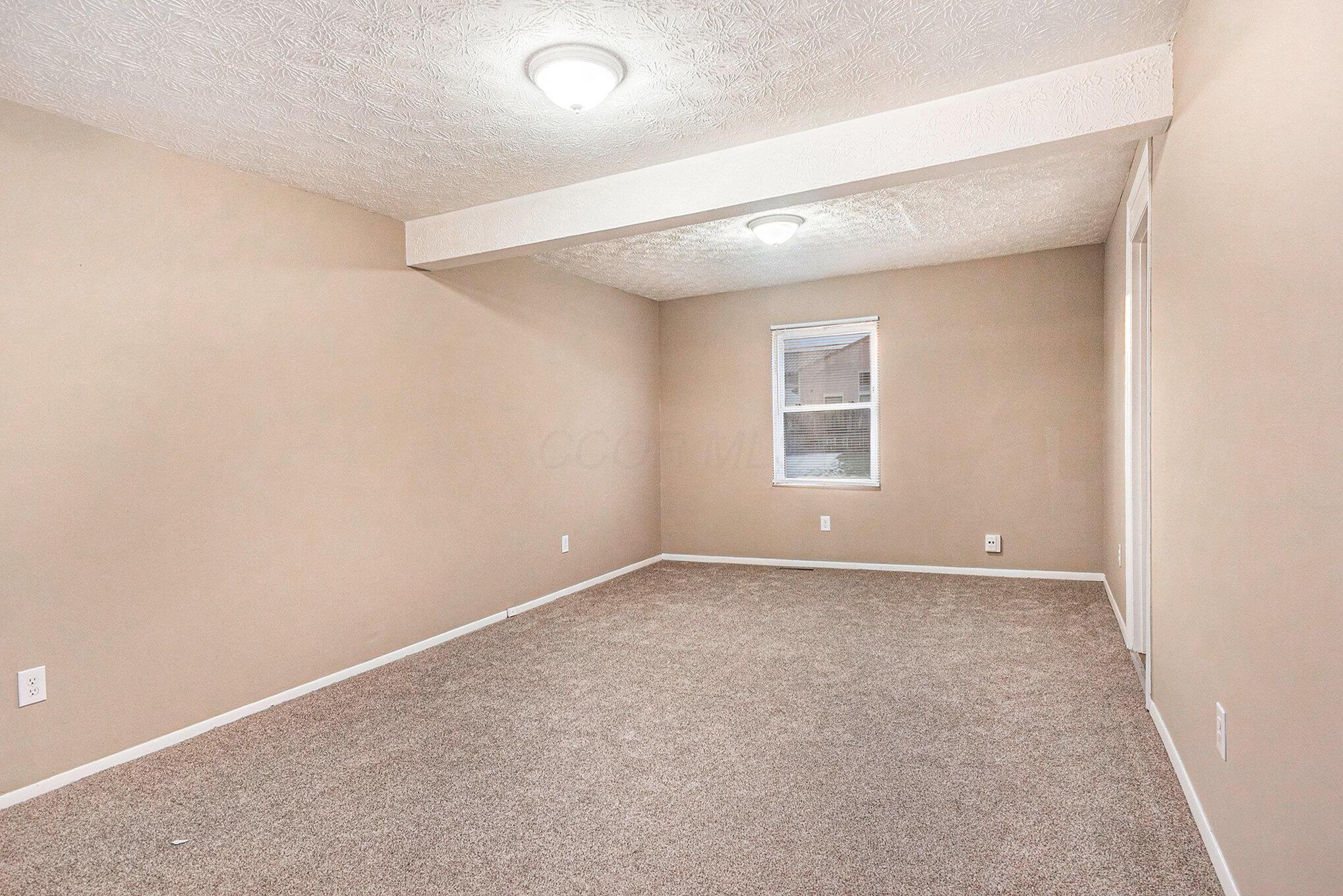 3275 Faycrest Road Columbus, OH 43232 - Photo 4 of 17 004_file_692