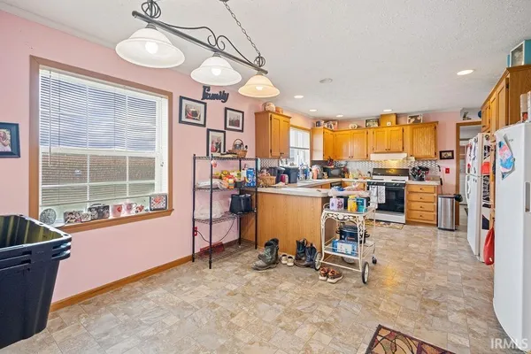 $200,000 | 3766 South 400 West, Kokomo, IN 46902