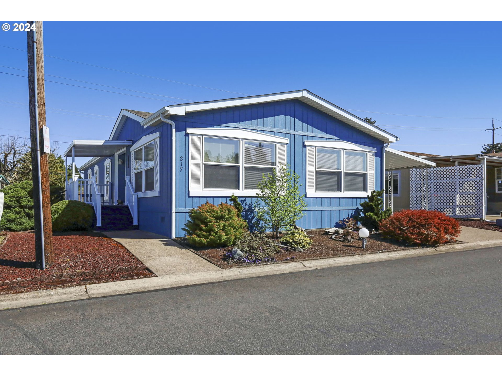 2150 Laura Street, Unit 217 Springfield, OR 97477 - Photo 2 of 32 a front view of a house with garden