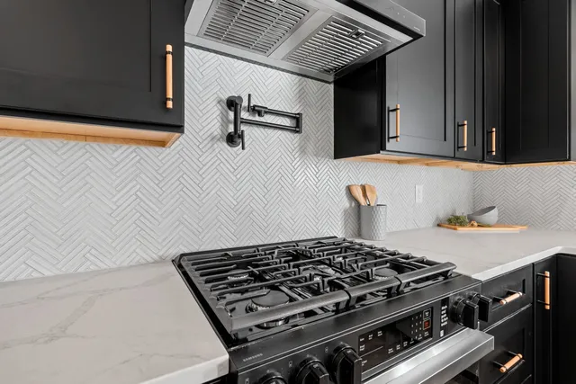 $779,900 | 3660 County Road South, Little Suamico, WI 54141