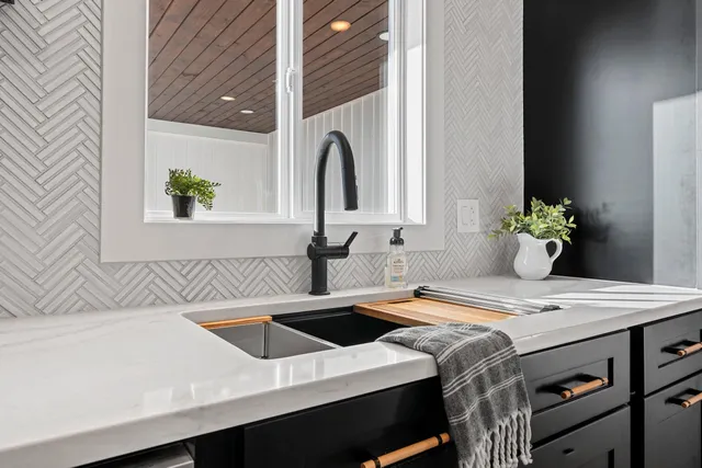 $779,900 | 3660 County Road South, Little Suamico, WI 54141