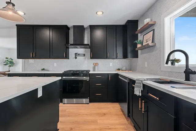 $779,900 | 3660 County Road South, Little Suamico, WI 54141