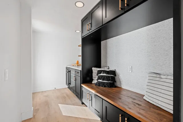 $779,900 | 3660 County Road South, Little Suamico, WI 54141