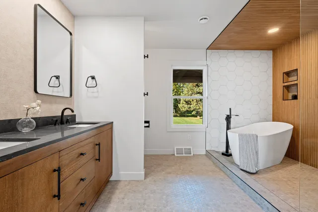 $779,900 | 3660 County Road South, Little Suamico, WI 54141