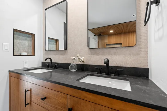 $779,900 | 3660 County Road South, Little Suamico, WI 54141