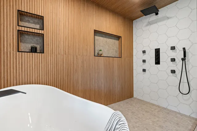 $779,900 | 3660 County Road South, Little Suamico, WI 54141