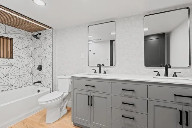 $779,900 | 3660 County Road South, Little Suamico, WI 54141