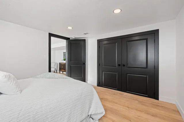 $779,900 | 3660 County Road South, Little Suamico, WI 54141