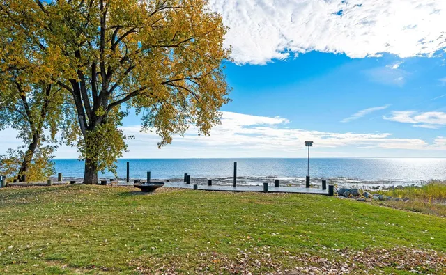 $779,900 | 3660 County Road South, Little Suamico, WI 54141