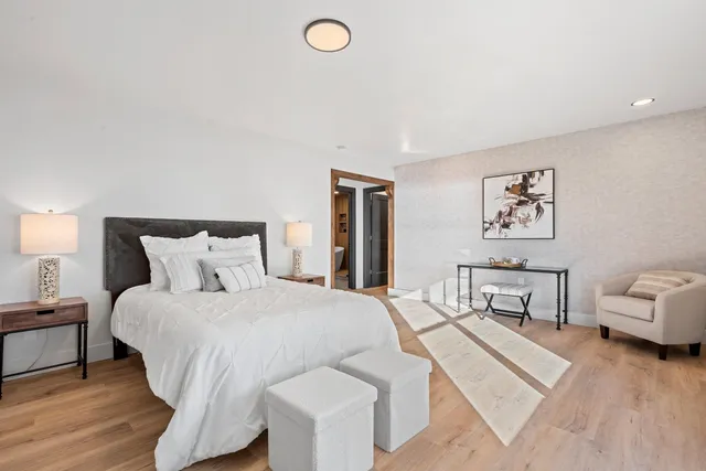 $779,900 | 3660 County Road South, Little Suamico, WI 54141