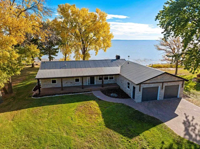 $779,900 | 3660 County Road South, Little Suamico, WI 54141