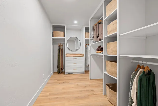 $779,900 | 3660 County Road South, Little Suamico, WI 54141