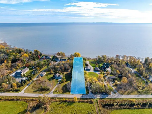 $779,900 | 3660 County Road South, Little Suamico, WI 54141