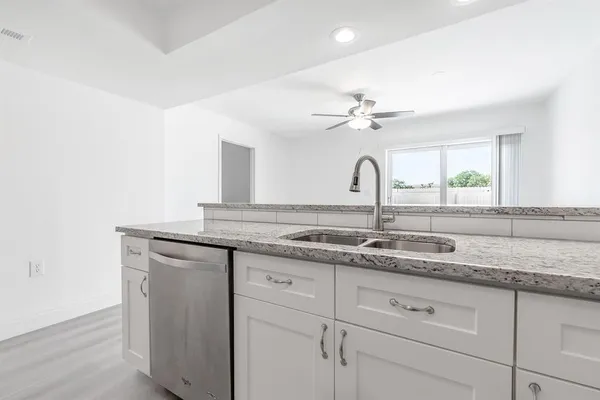 $2,800 | 7500 Northwest 75th Street, Tamarac, FL 33321