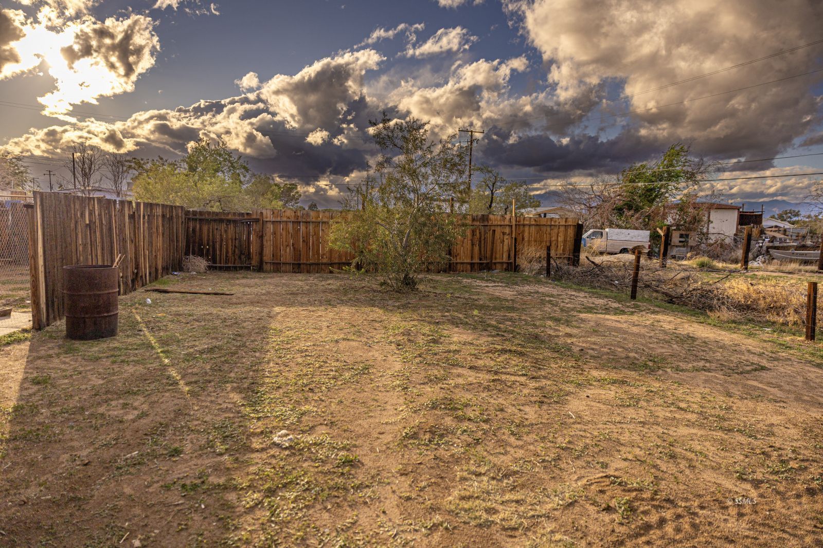 1213 Primrose Street Ridgecrest, CA 93555 - Photo 34 of 37 a view of a backyard