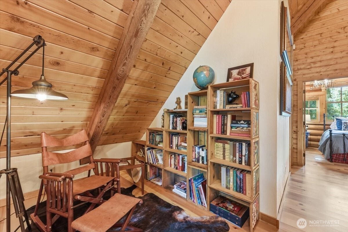 2250 First Crk Road Chelan, WA 98816 - Photo 24 of 39 a bookshelf with wooden floor and book shelf