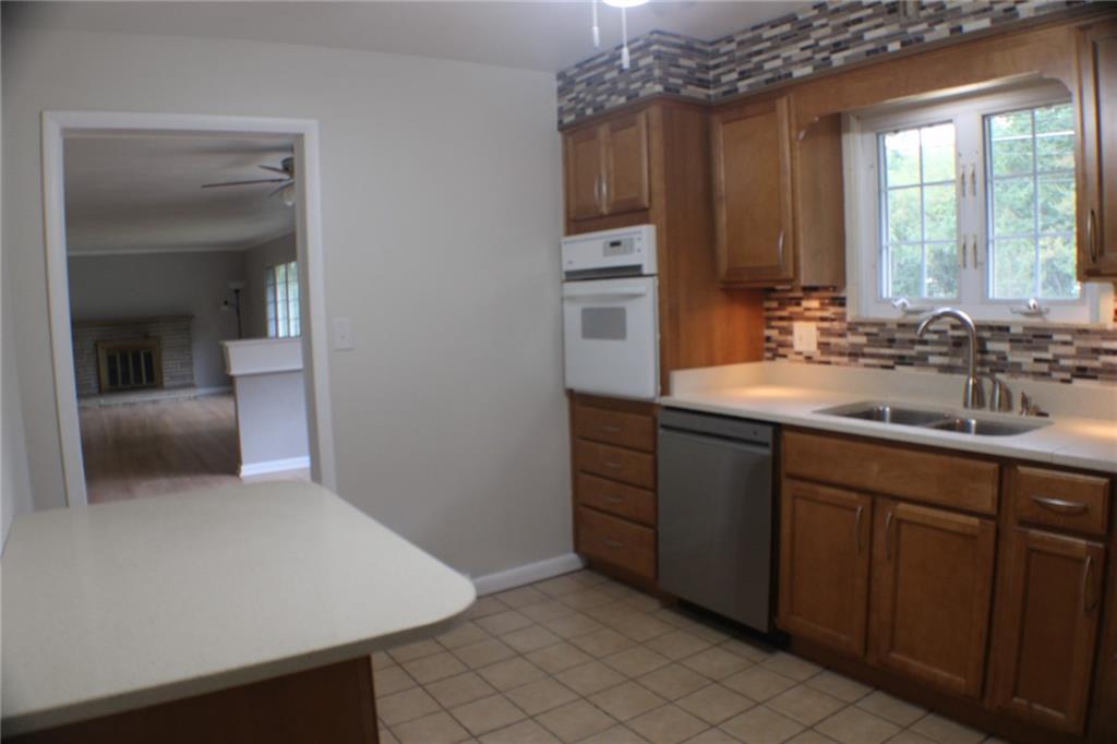 312 Cherokee Drive Butler, PA 16001 - Photo 9 of 40 a bathroom with a sink vanity and a mirror