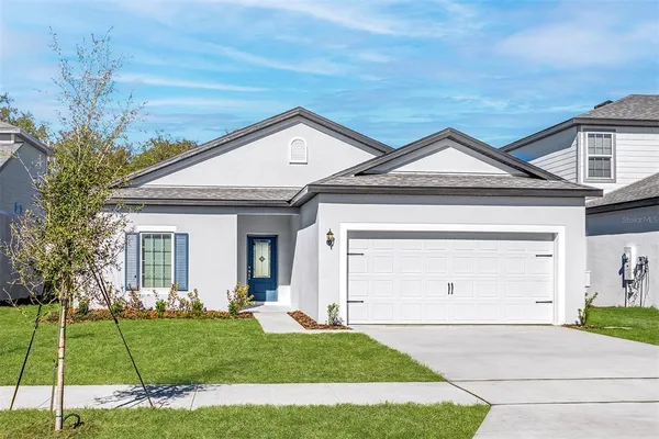 a view of a house with a yard