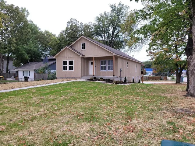 $380,000 | 1400 South Dodgion Avenue, Independence, MO 64055