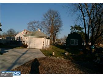 505 South Warwick Road Magnolia, NJ 08049 - Photo 6 of 9 a view of a back yard of the house