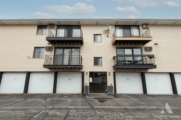 $163,000 | 10323 Mayfield Avenue, Unit 2D, Oak Lawn, IL 60453