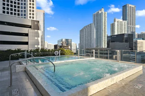 $829,000 | 68 Southeast 6th Street, Unit 810, Miami, FL 33131