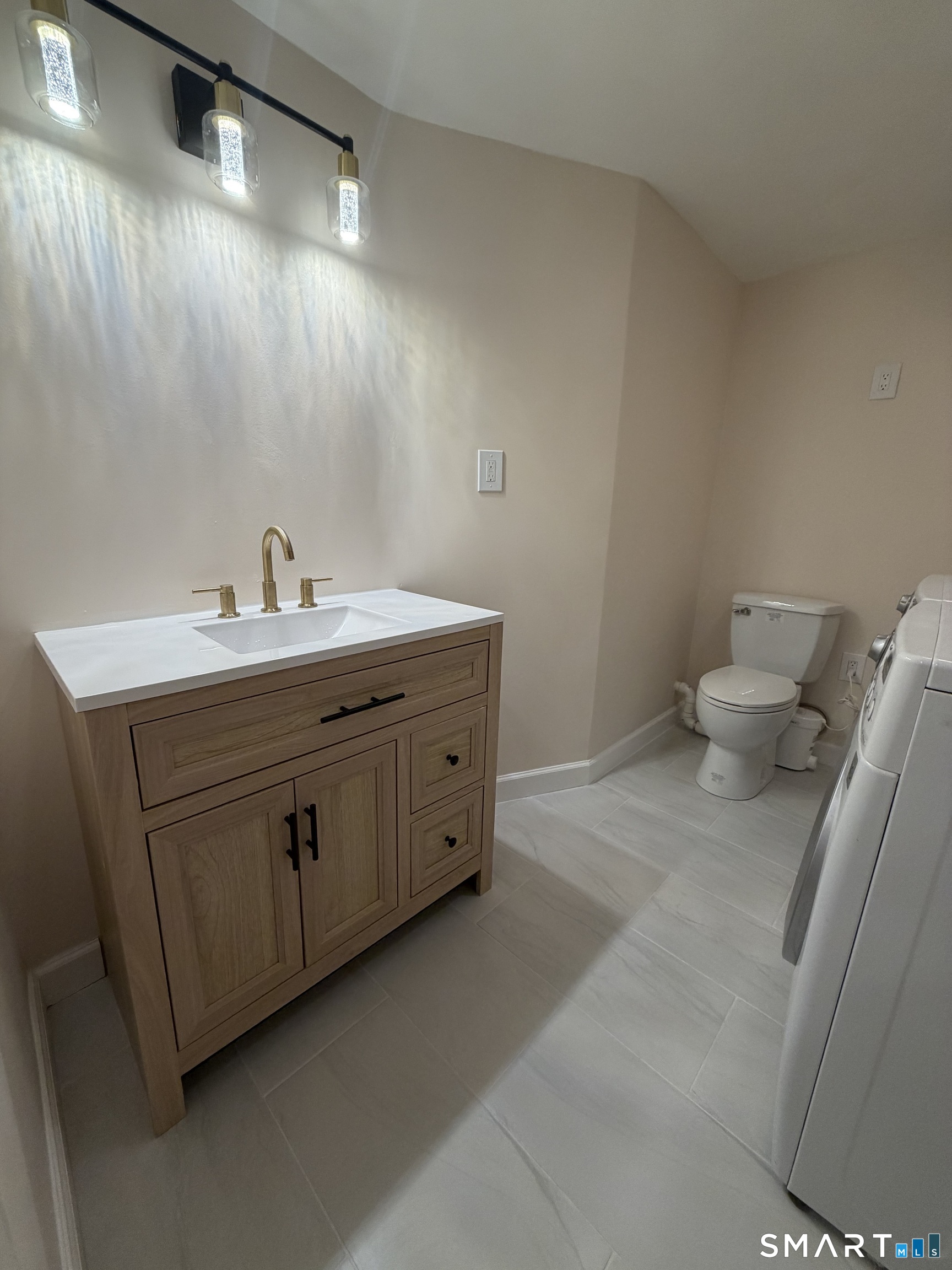 19 Evergreen Drive Clinton, CT 06413 - Photo 5 of 30 a bathroom with a double vanity sink and a toilet