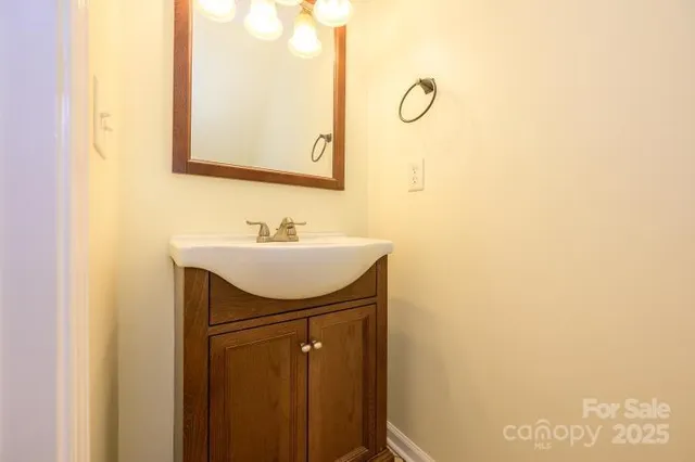 $260,000 | 8422 Chaceview Court, Charlotte, NC 28269