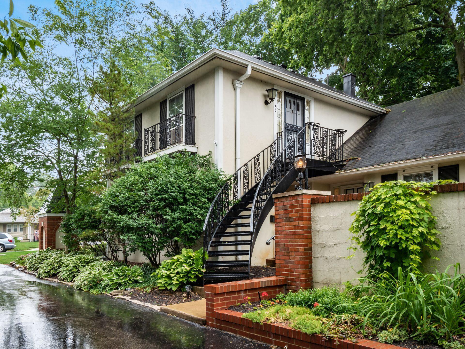 Welcome home! This charming community sits in the heart of Marble Cliff!