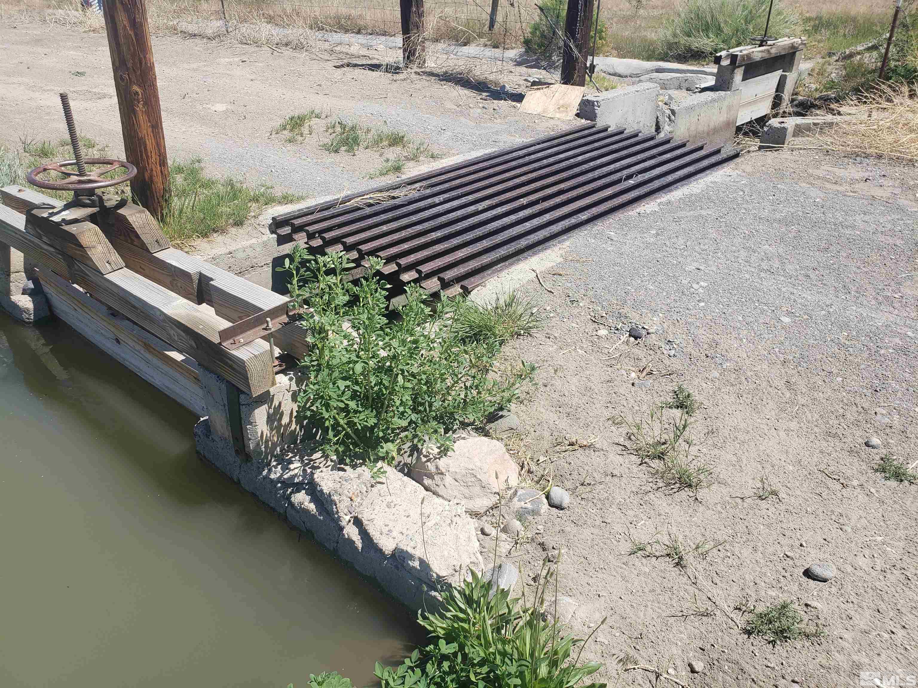 4044 Schurz Highway Fallon, NV 89406 - Photo 17 of 29 a view of a backyard with plants