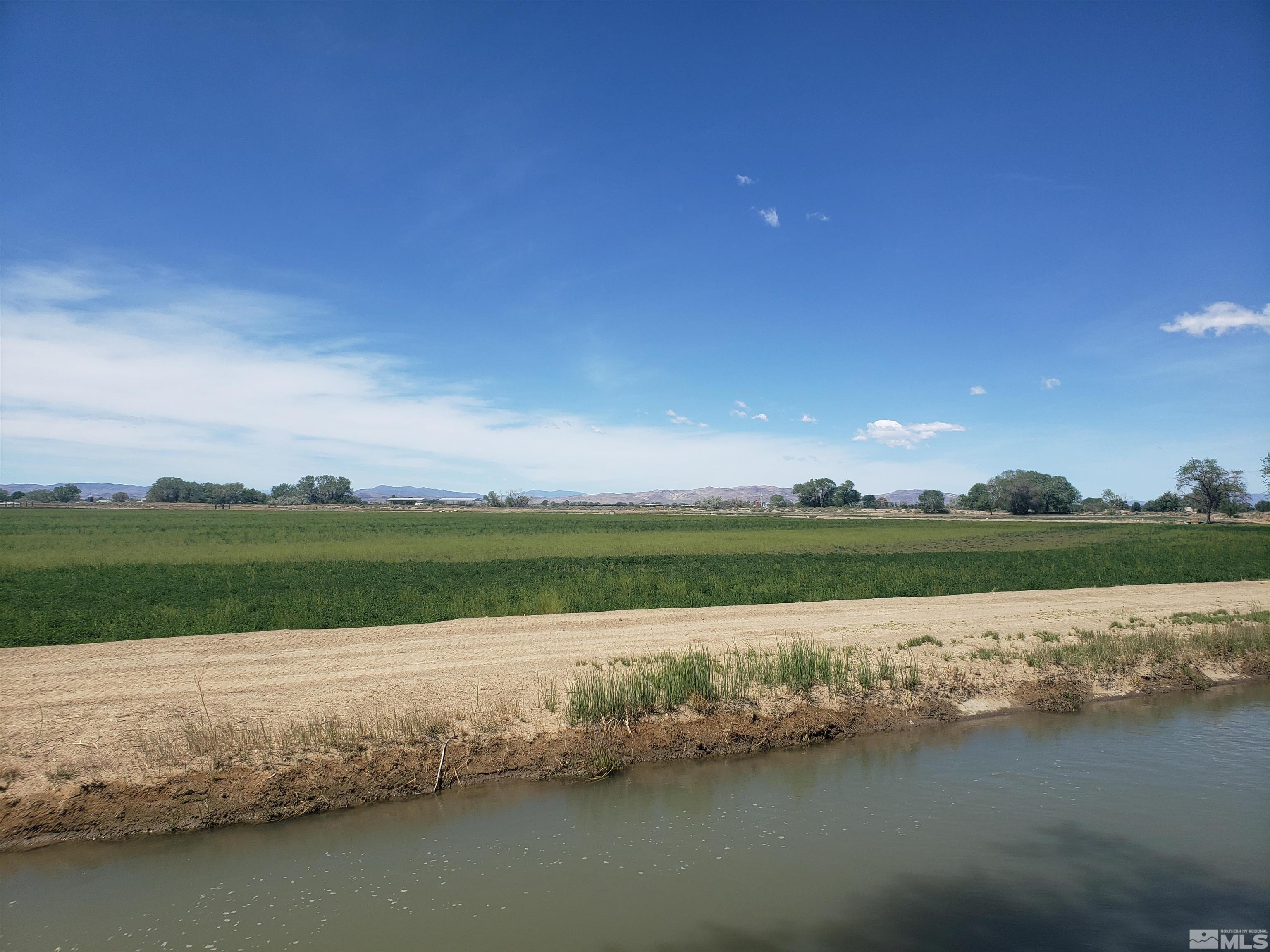 4044 Schurz Highway Fallon, NV 89406 - Photo 4 of 29 a view of a lake with a city
