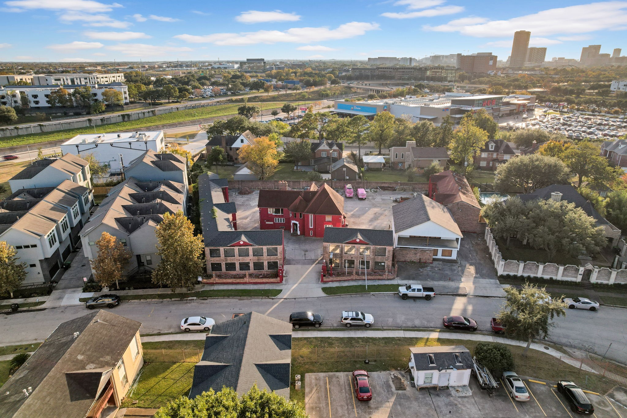 2612 Riverside Drive Houston, TX 77004 - Photo 1 of 7 a view of a city