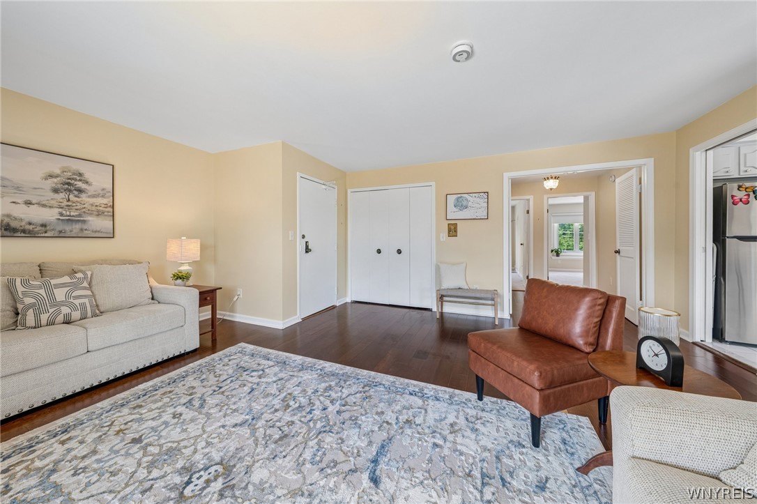 1439 North Forest Road, Unit 5 Amherst, NY 14221 - Photo 4 of 30 living room