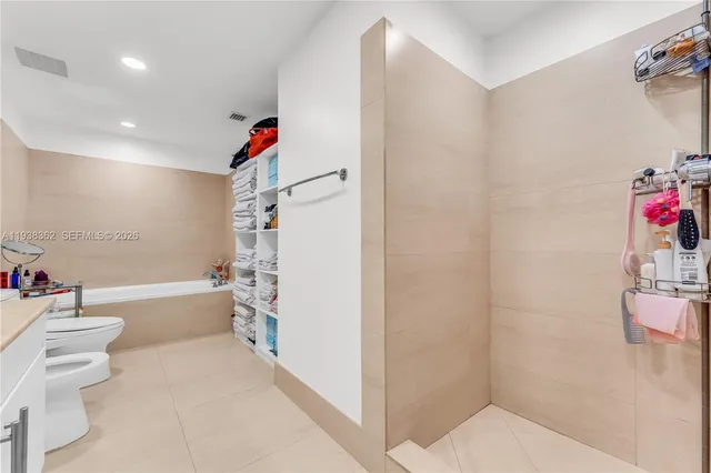 $575,700 | 7929 West Drive, Unit 702, North Bay Village, FL 33141