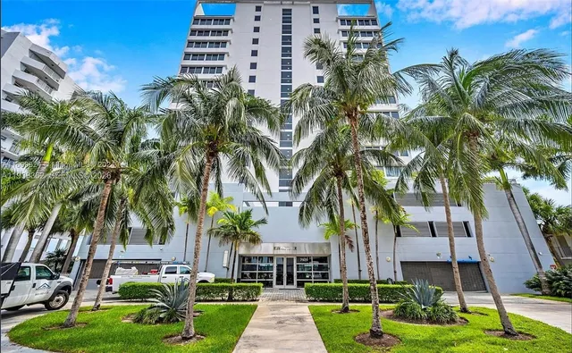 $575,700 | 7929 West Drive, Unit 702, North Bay Village, FL 33141