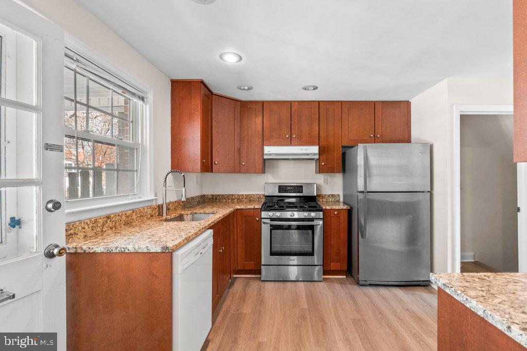 1522 Doxbury Road Baltimore, MD 21286 - Photo 9 of 28 a kitchen with granite countertop stainless steel appliances a refrigerator stove top oven and sink