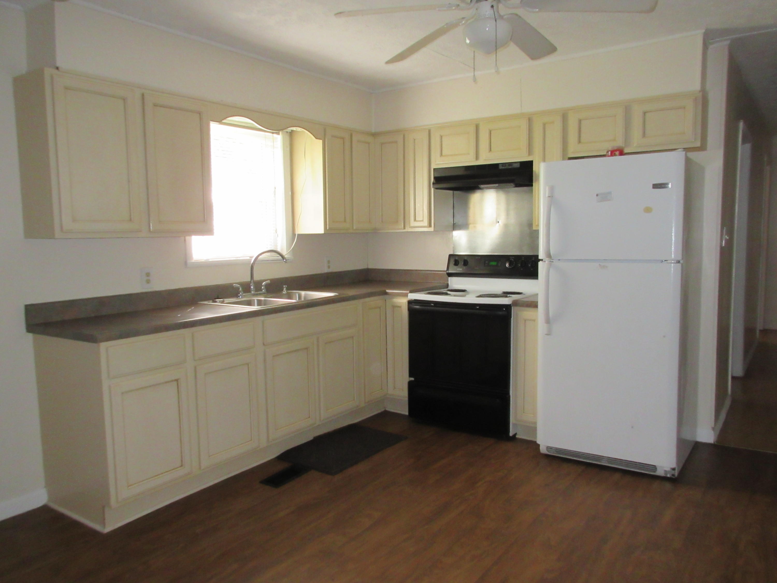 314 Hillside Road Oakdale, TN 37829 - Photo 2 of 28 Kitchen