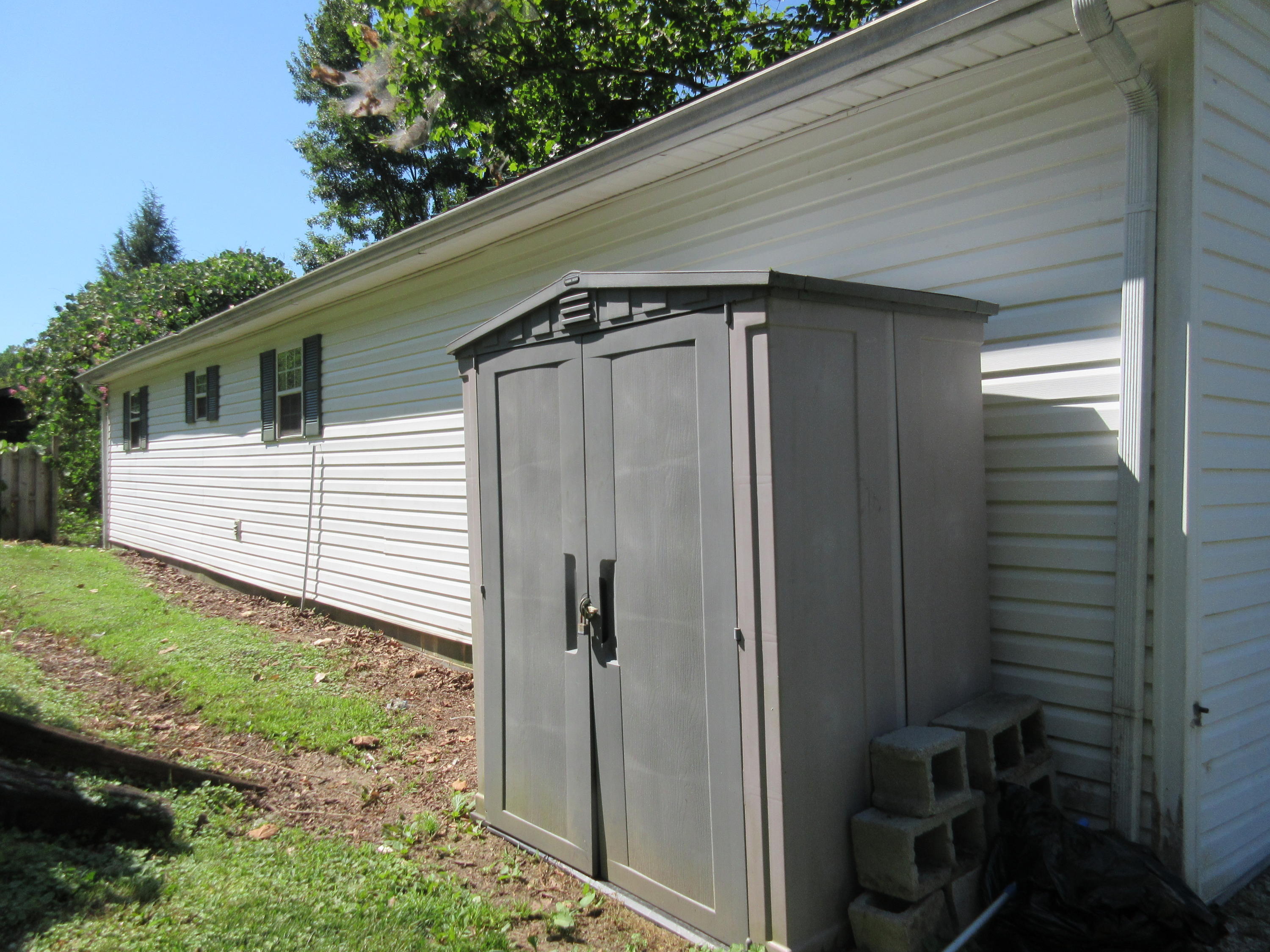 314 Hillside Road Oakdale, TN 37829 - Photo 21 of 28 Back of House