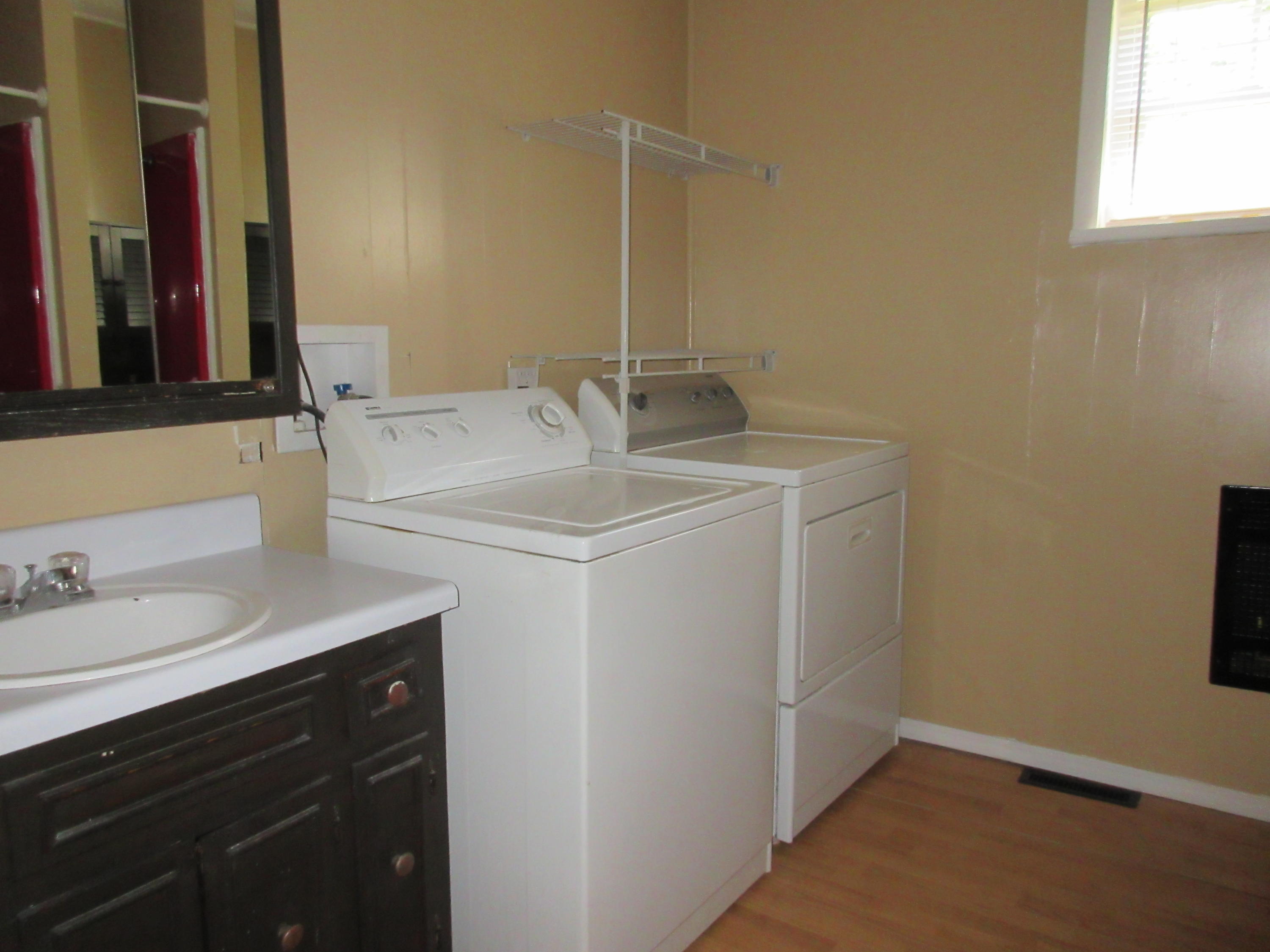 314 Hillside Road Oakdale, TN 37829 - Photo 23 of 28 Bathroom