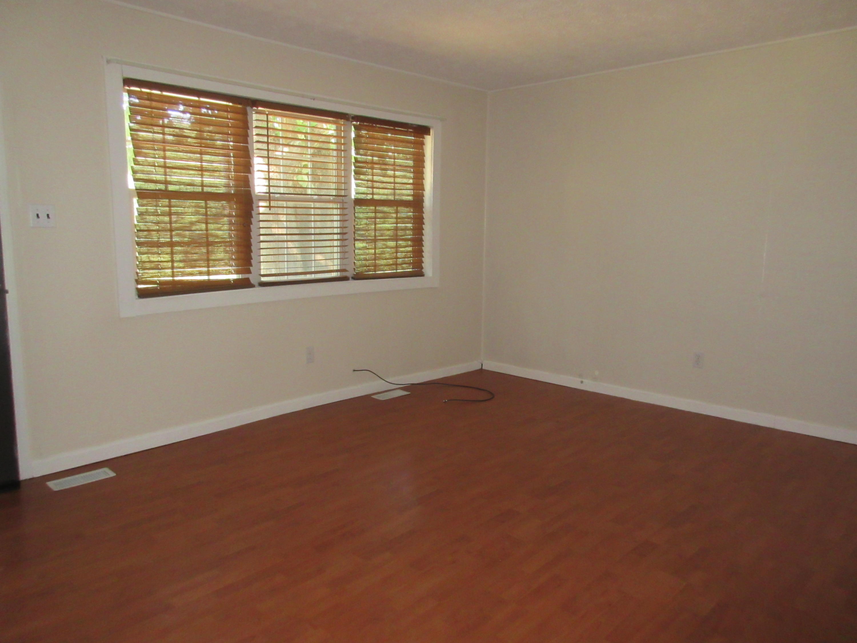 314 Hillside Road Oakdale, TN 37829 - Photo 6 of 28 Living Room
