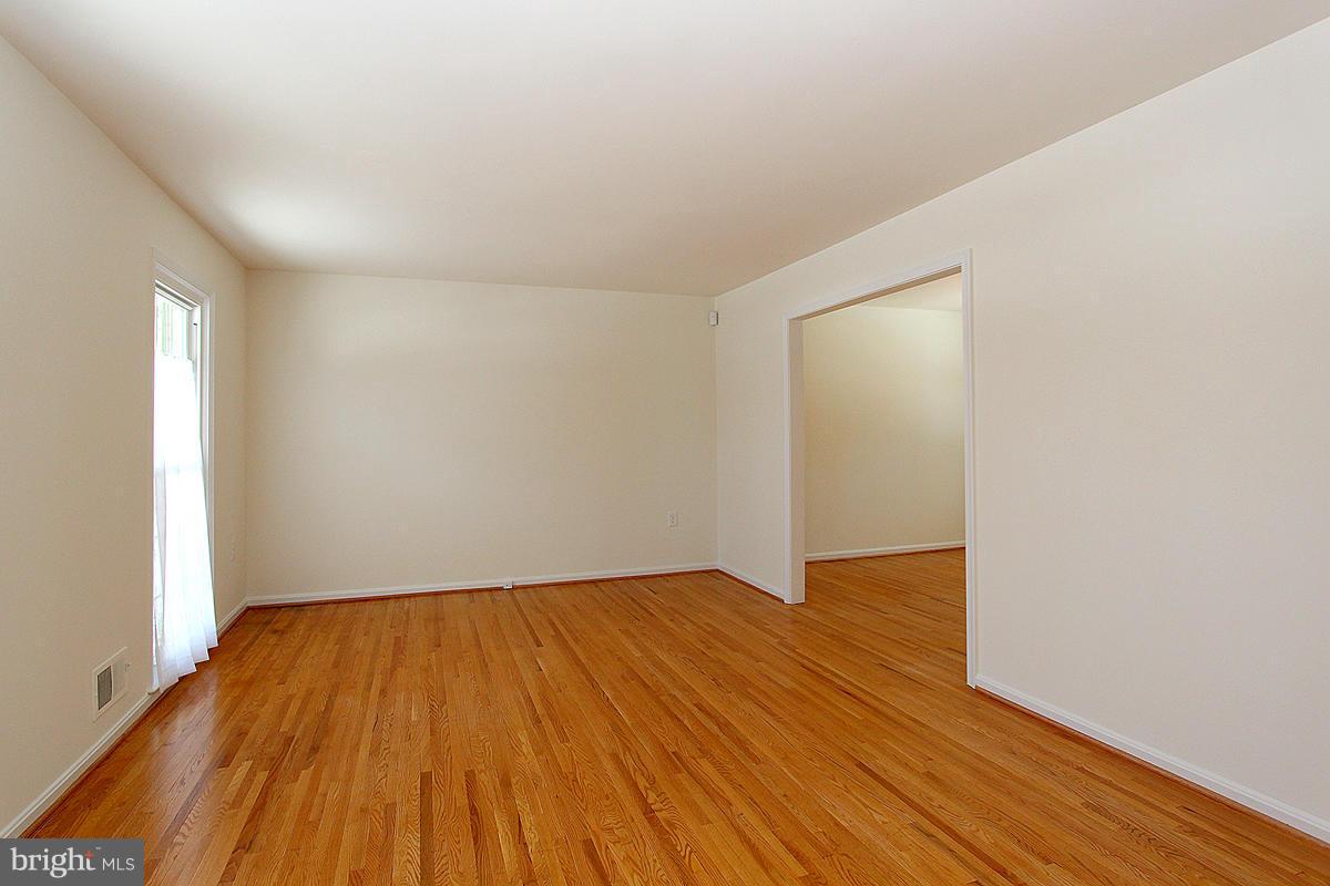 1817 Chapel Hill Road Silver Spring, MD 20906 - Photo 7 of 30 Living Room