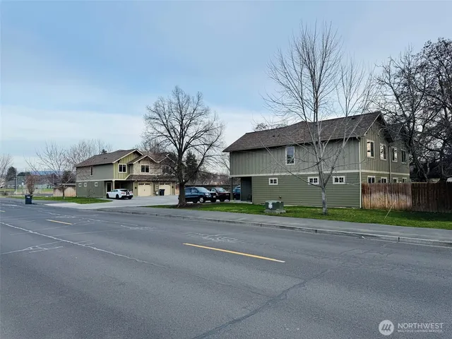 $675,000 | 218 East Whitman Drive, College Place, WA 99324