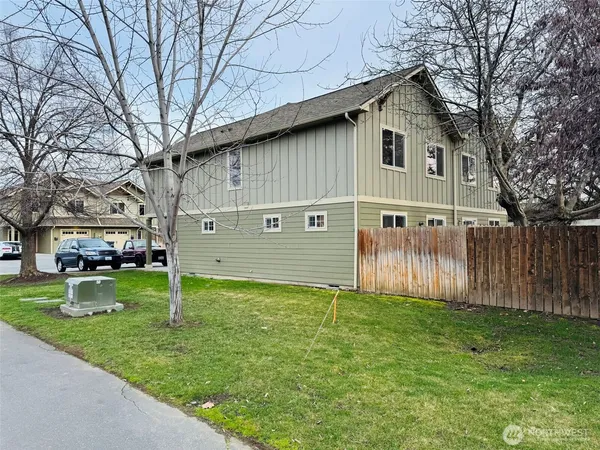 $675,000 | 218 East Whitman Drive, College Place, WA 99324