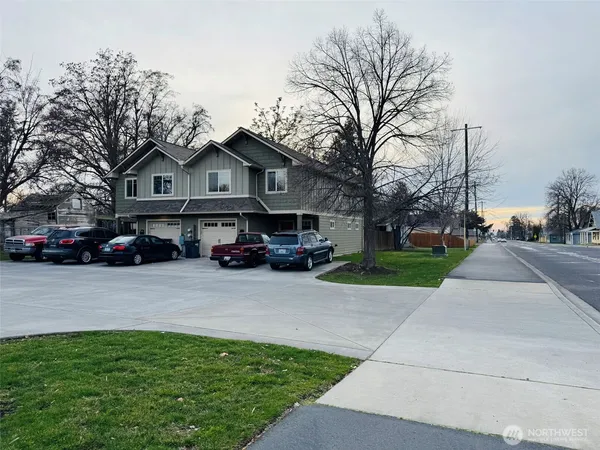 $675,000 | 218 East Whitman Drive, College Place, WA 99324