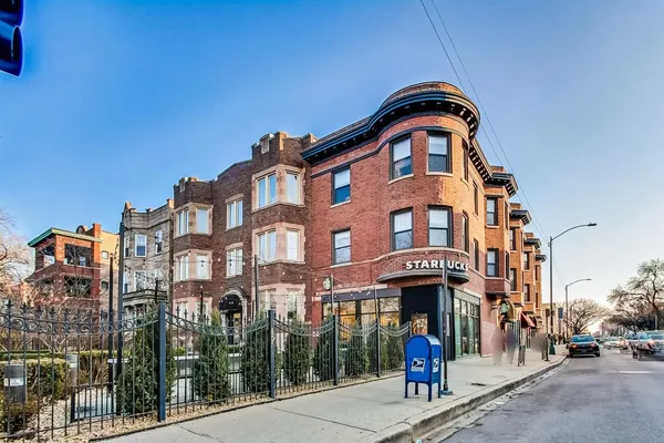 $2,400 | 2537 North California Avenue, Unit 2, Chicago, IL 60647