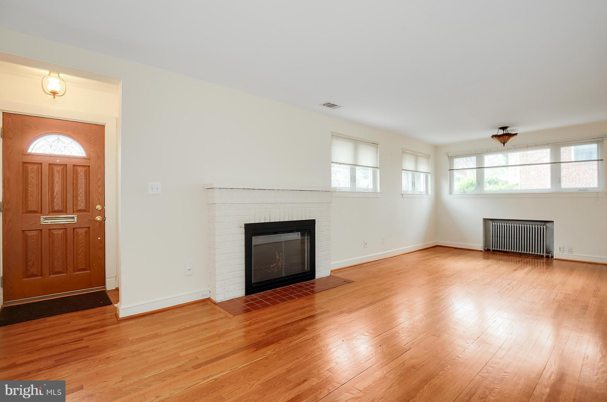 8903 Walden Road Silver Spring, MD 20901 - Photo 3 of 23 Living Room